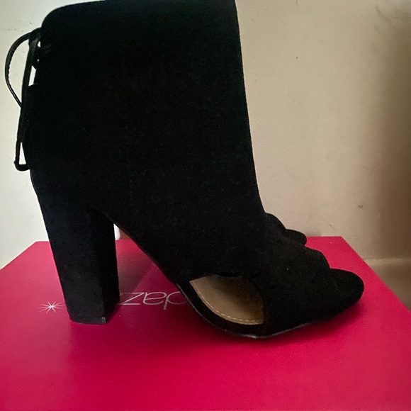 Shoedazzle black bootie style heels - Picture 3 of 4